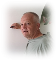 Jan neemt de woning nauwkeurig op